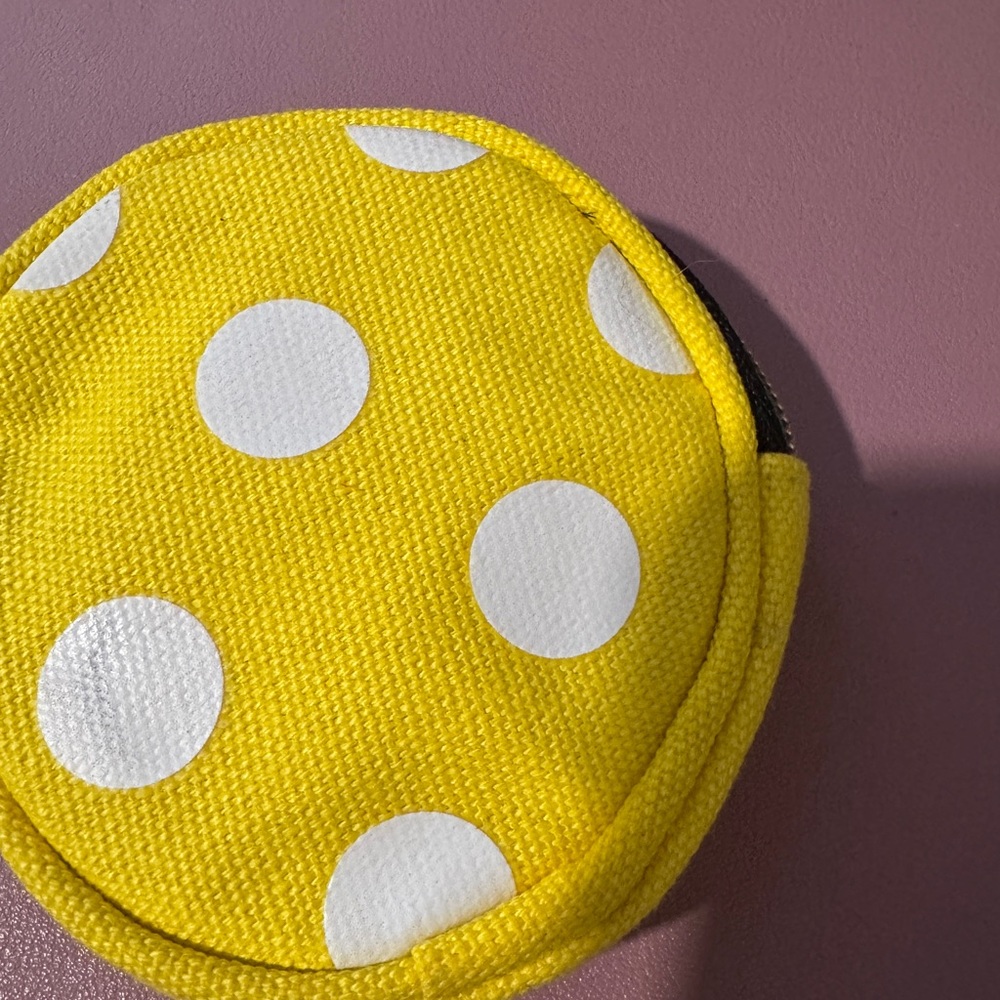 Marc Jacob’s “HONEY” Coin Purse - Picture 4 of 7
